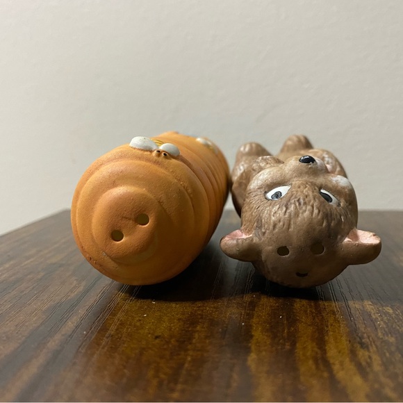 Bear and Beehive Salt and Pepper Shakers. Perfect condition - Picture 5 of 8
